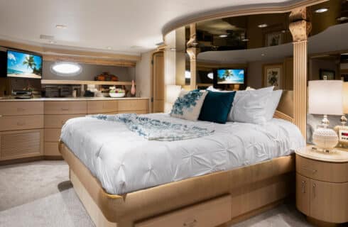 Master bedroom, high end linens